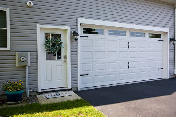 24/7 Emergency Garage Door Panel Replacement experts in Hollins, VA